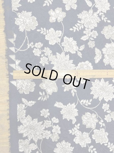 画像3: 生地:ポリエステル100%ジャガード織り花柄プリント生地(紺/白・グレー) (3)