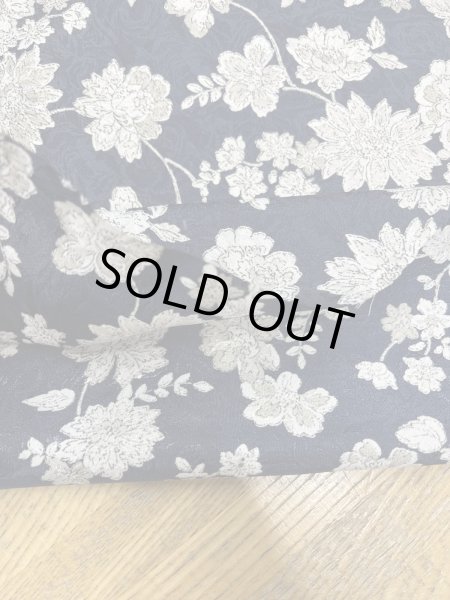 画像6: 生地:ポリエステル100%ジャガード織り花柄プリント生地(紺/白・グレー) (6)