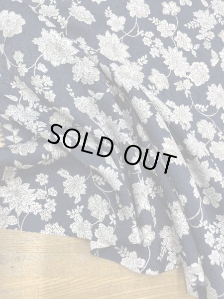 画像7: 生地:ポリエステル100%ジャガード織り花柄プリント生地(紺/白・グレー) (7)