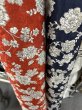 画像9: 生地：ポリエステル100％ジャガード織り花柄プリント生地（紺／白・グレー） (9)