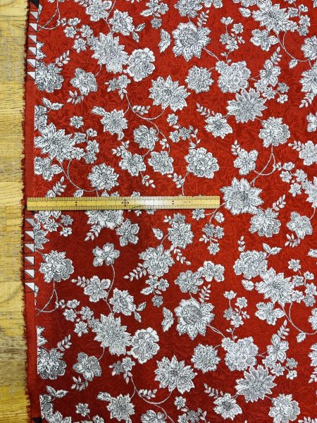 画像2: 生地:ポリエステル100%ジャガード織り花柄プリント生地(赤/白・グレー) (2)