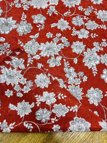 画像4: 生地:ポリエステル100%ジャガード織り花柄プリント生地(赤/白・グレー) (4)