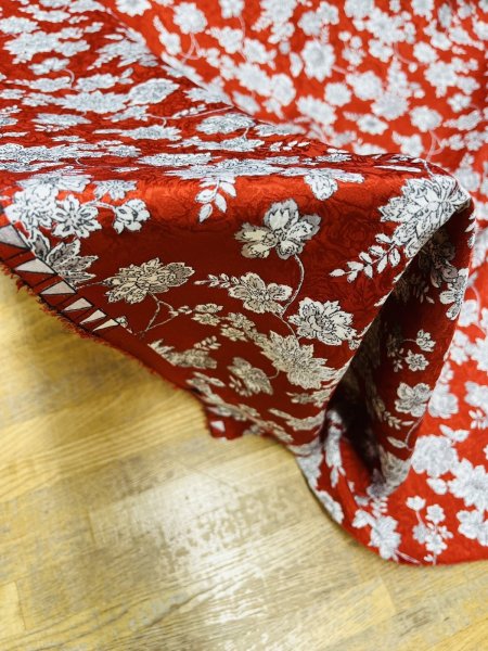 画像8: 生地:ポリエステル100%ジャガード織り花柄プリント生地(赤/白・グレー) (8)