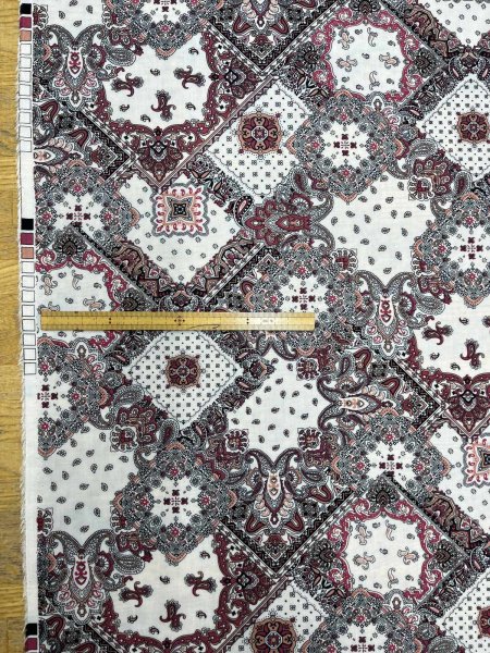 画像2: 生地:ポリエステル100%ペイズリーバンダナパッチワーク柄プリント(白地) (2)