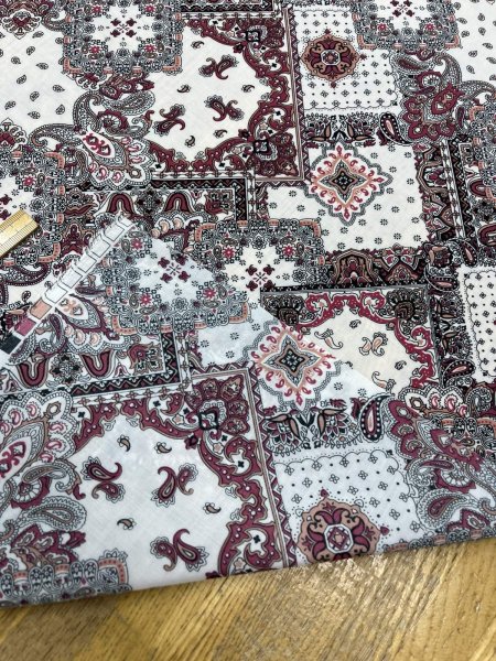 画像4: 生地:ポリエステル100%ペイズリーバンダナパッチワーク柄プリント(白地) (4)