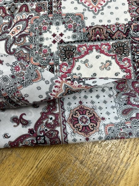 画像5: 生地:ポリエステル100%ペイズリーバンダナパッチワーク柄プリント(白地) (5)
