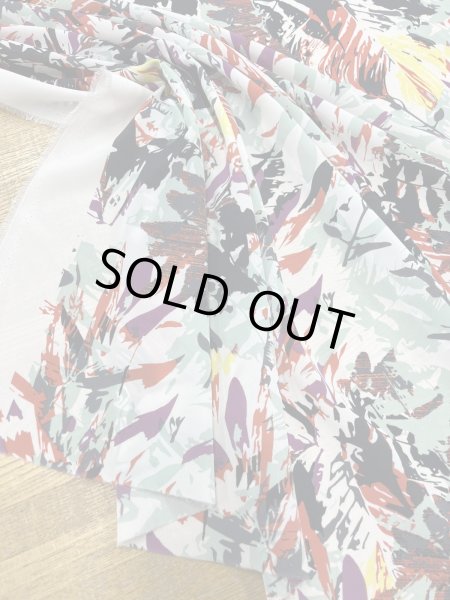 画像6: 生地：ポリエステル100％セミダルデシンカラフルプリント（白地） (6)