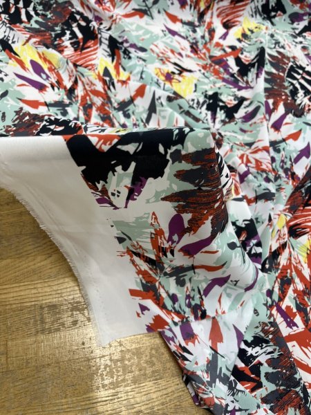 画像8: 生地:ポリエステル100%セミダルデシンカラフルプリント(白地) (8)