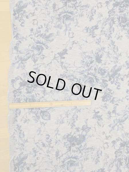 画像2: 生地：コットン天竺フラワープリント（グレー地／ブルー） (2)