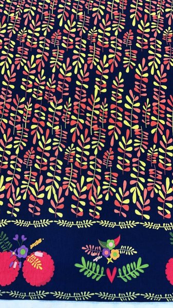 画像8: 生地：ポリエステル紺地×オレンジ黄系プリントパネルニット (8)