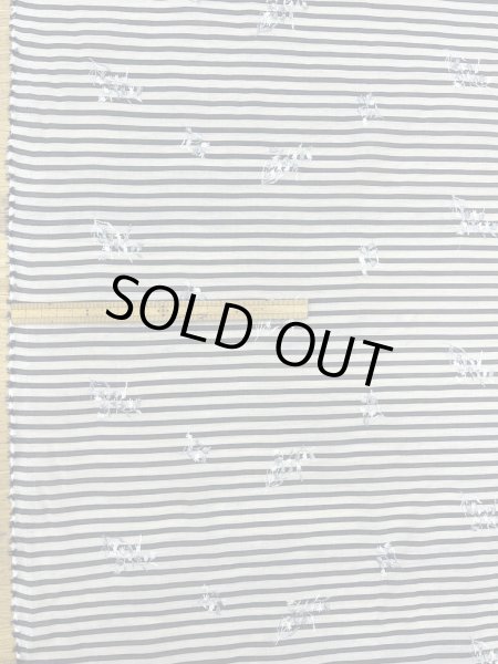 画像2: 生地：刺繍入りボーダー（白／紺） (2)