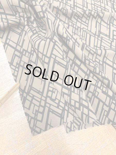 画像6: 生地:ポリエステル100%変形バイアスプリント(ブラウン×ブラック) (6)