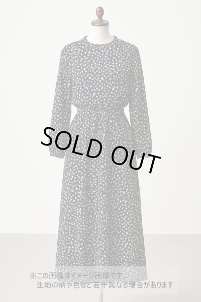 画像1: 生地:ポリエステル100%ヴィーナスデシン(黒×白変形ドット) (1)