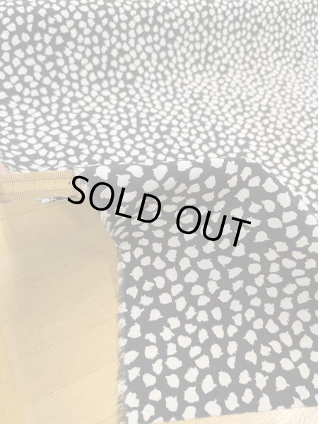 画像7: 生地:ポリエステル100%ヴィーナスデシン(黒×白変形ドット) (7)