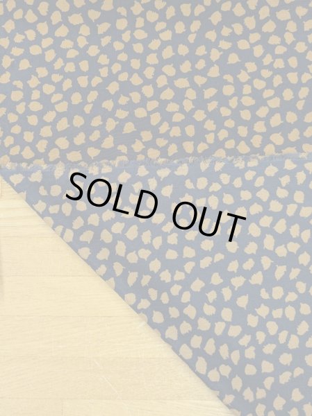 画像4: 生地:ポリエステル100%ヴィーナスデシン(ネイビー×ブラウン変形ドット) (4)