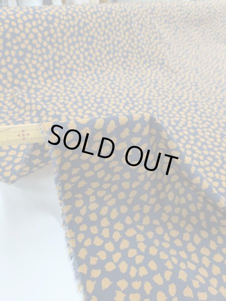 画像5: 生地:ポリエステル100%ヴィーナスデシン(ネイビー×ブラウン変形ドット) (5)