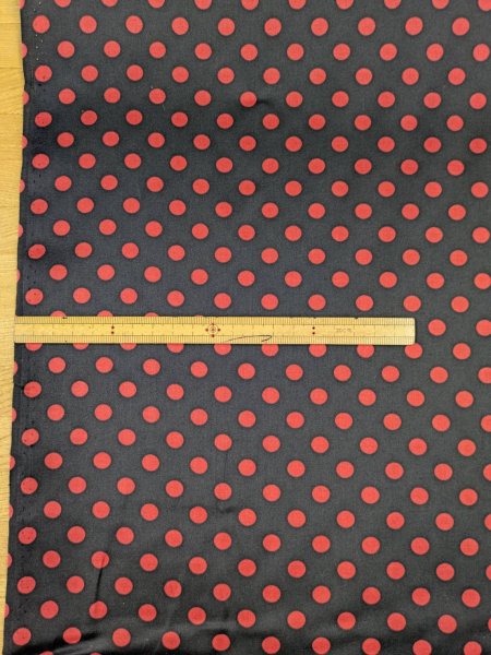 画像1: 生地：綿65％・シルク35％ 綿シルクサテンドット柄（ブラック×レッド） (1)