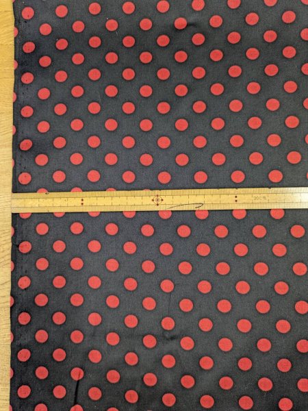 画像2: 生地：綿65％・シルク35％ 綿シルクサテンドット柄（ブラック×レッド） (2)