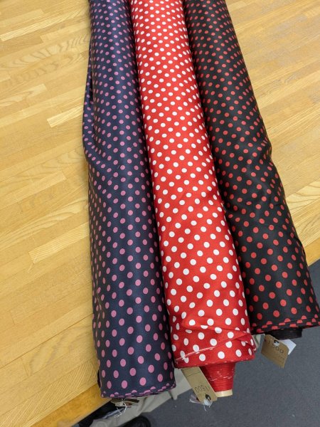 画像6: 生地：綿65％・シルク35％ 綿シルクサテンドット柄（ブラック×レッド） (6)