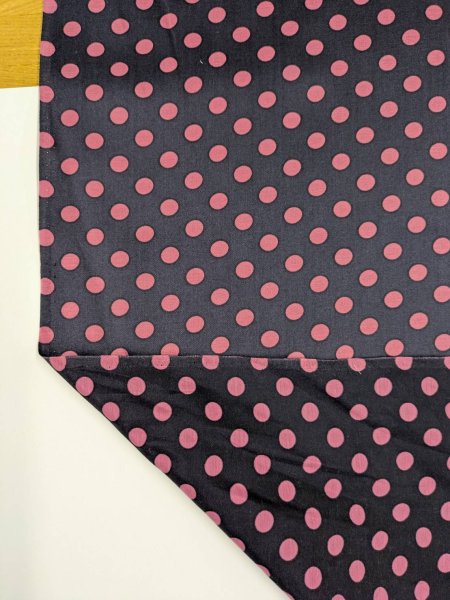 画像3: 生地：綿65％・シルク35％ 綿シルクサテンドット柄（ネイビー×ピンク） (3)