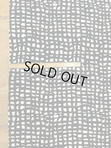 画像2: 生地：綿100％モノトーン手書き風チェック 天竺ニット（白／黒） (2)