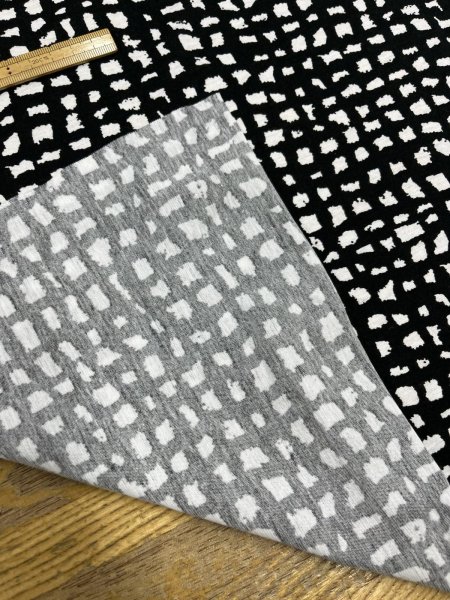画像4: 生地：綿100％モノトーン手書き風チェック 天竺ニット（白／黒） (4)
