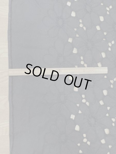 画像4: 生地：綿100％花刺繍レース生地（黒） (4)