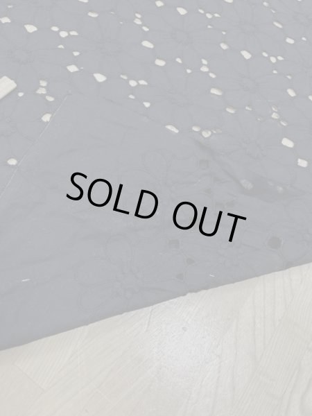 画像5: 生地：綿100％花刺繍レース生地（黒） (5)