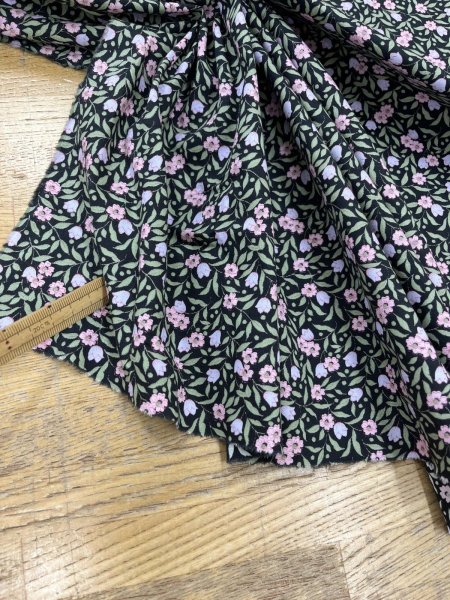 画像6: 生地：綿100％小花プリント平織（ブラック） (6)