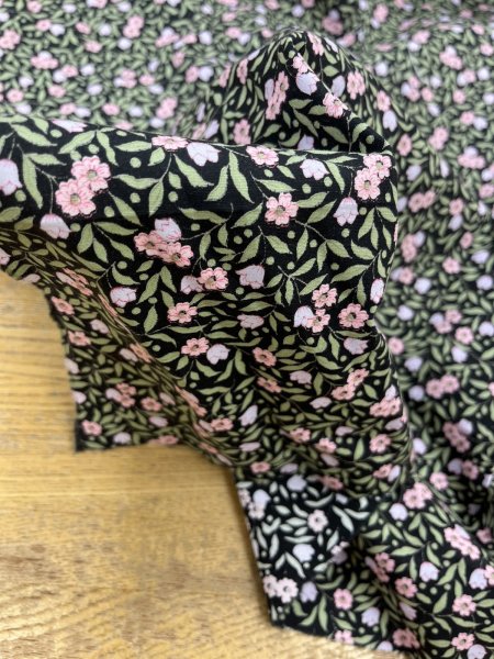 画像8: 生地：綿100％小花プリント平織（ブラック） (8)