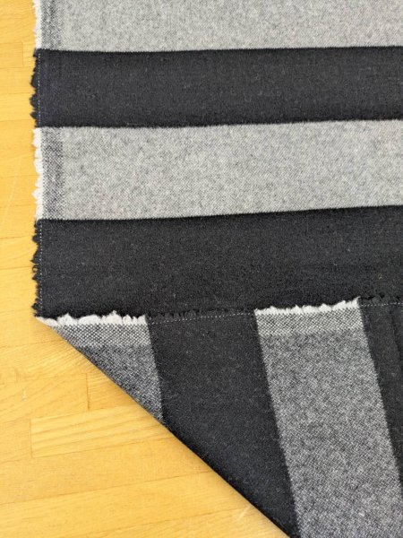 画像4: 生地： ツイード太ボーダー柄ウール（グレー／黒） (4)