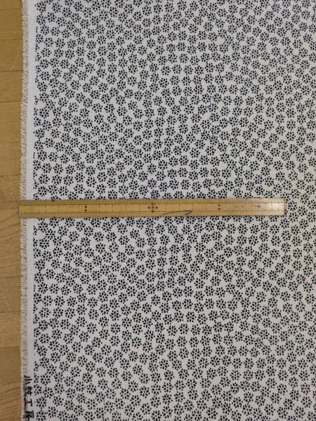 画像2: 生地：ポリエステル100％二越ちりめん豆小花（白地×黒） (2)