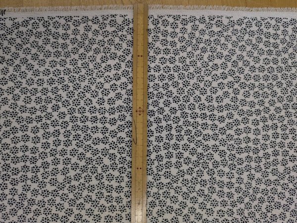 画像3: 生地：ポリエステル100％二越ちりめん豆小花（白地×黒） (3)