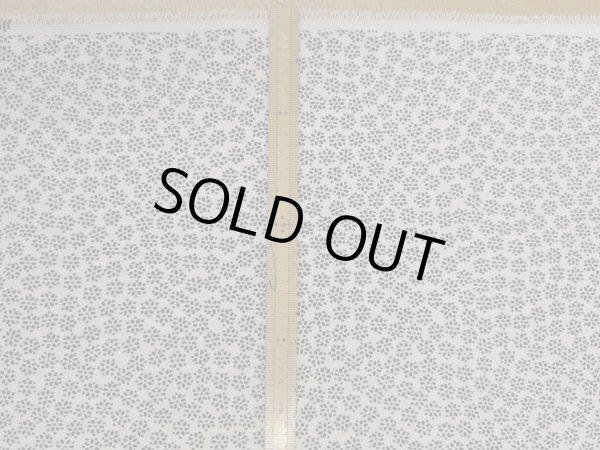 画像3: 生地：ポリエステル100％二越ちりめん豆小花（白地×黒） (3)