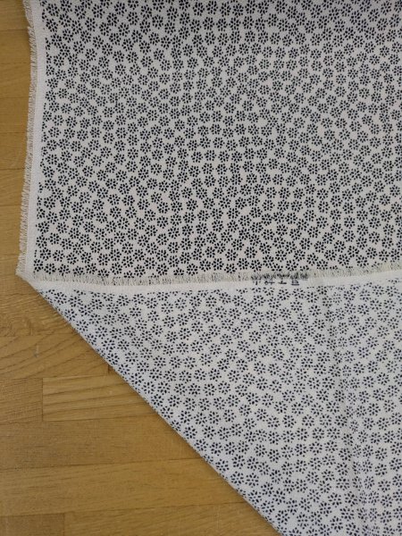 画像4: 生地：ポリエステル100％二越ちりめん豆小花（白地×黒） (4)