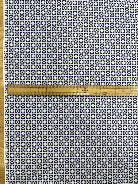 画像3: 生地：綿60ローン幾何柄プリント（白地×紺） (3)