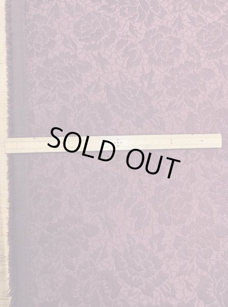 画像3: 生地：ポリエステル100％バラ柄ふくれジャガード（エンジ） (3)