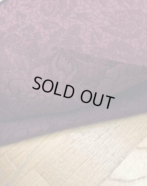 画像5: 生地：ポリエステル100％バラ柄ふくれジャガード（エンジ） (5)