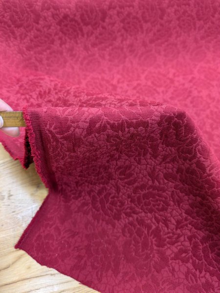 画像5: 生地：ポリエステル100％バラ柄ふくれジャガード（赤） (5)