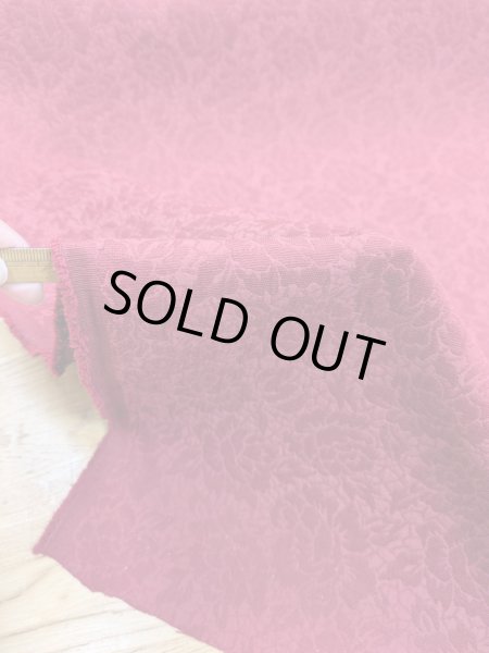 画像5: 生地：ポリエステル100％バラ柄ふくれジャガード（赤） (5)