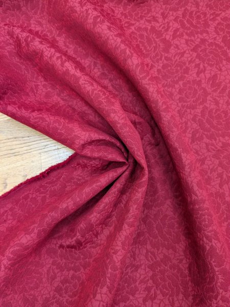 画像6: 生地：ポリエステル100％バラ柄ふくれジャガード（赤） (6)