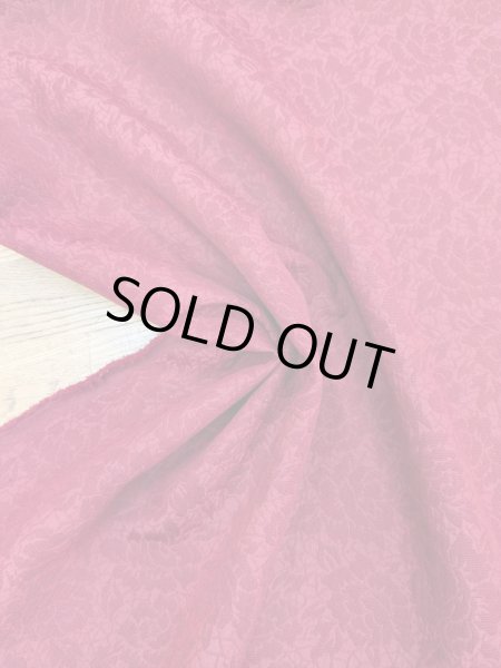 画像6: 生地：ポリエステル100％バラ柄ふくれジャガード（赤） (6)