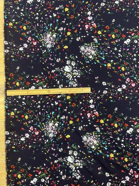 画像2: 生地：ポリエステル100％小花柄プリント（黒） (2)