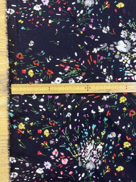 画像3: 生地：ポリエステル100％小花柄プリント（黒） (3)