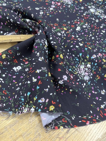 画像6: 生地：ポリエステル100％小花柄プリント（黒） (6)