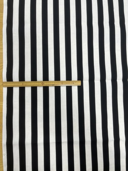 画像2: 生地：綿100％ストライププリント（白地×黒） (2)