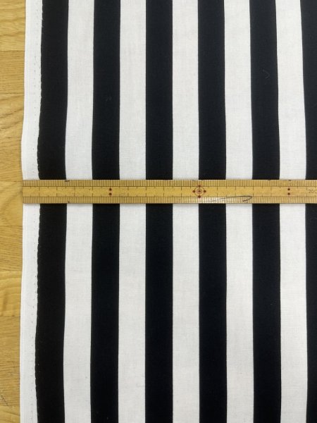 画像3: 生地：綿100％ストライププリント（白地×黒） (3)