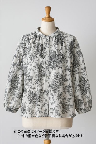 画像1: 生地：綿100％花柄リアルプリント（白地×黒） (1)