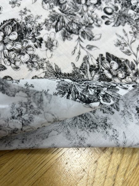 画像5: 生地：綿100％花柄リアルプリント（白地×黒） (5)