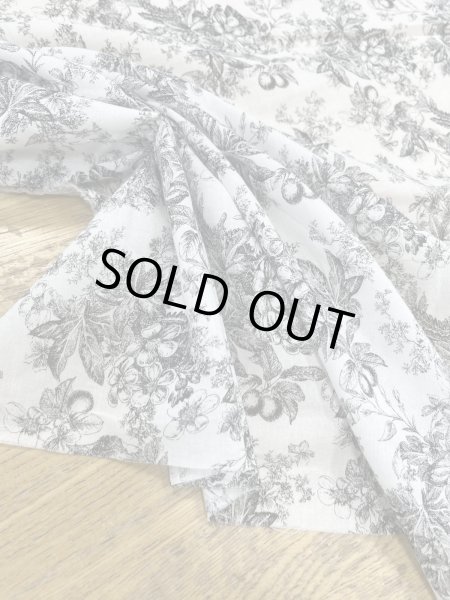 画像6: 生地：綿100％花柄リアルプリント（白地×黒） (6)